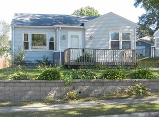 2403 Washington Ln, Davenport, IA 52804