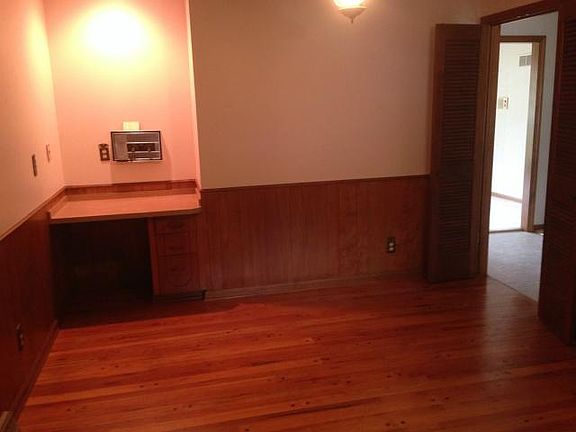 4th image of 312 S Leslie Dr