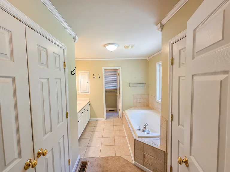 8401 Kennedy Dr — Photo 8