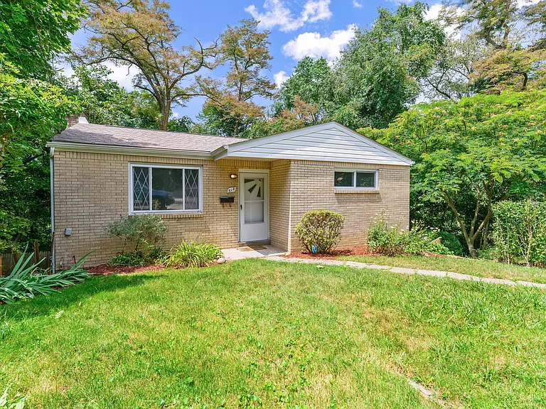 318 McCutcheon Ln — Photo 1