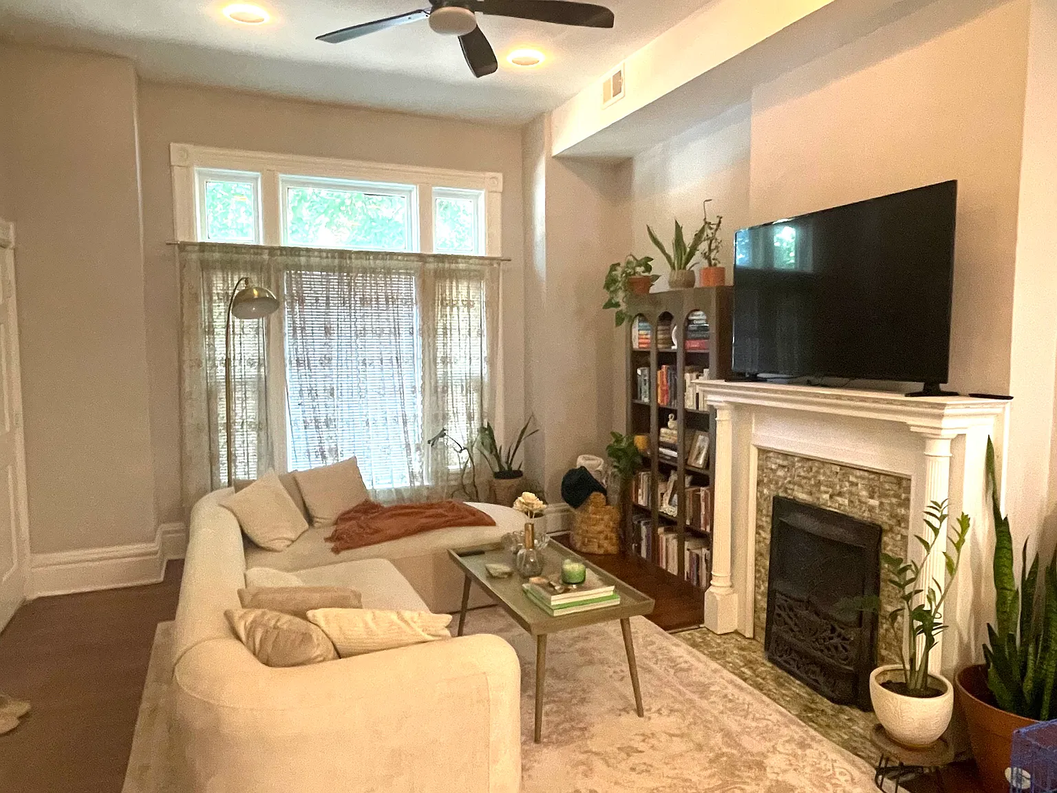 706 S Claremont Ave — Photo 3