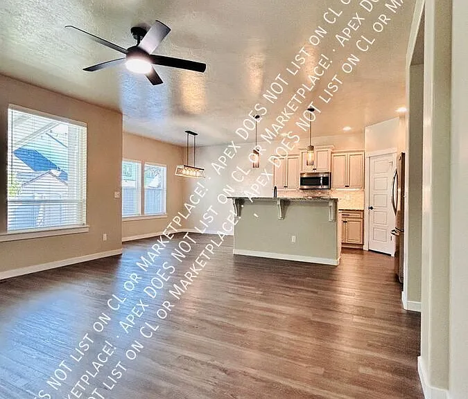 1354 E Argence St — Photo 2