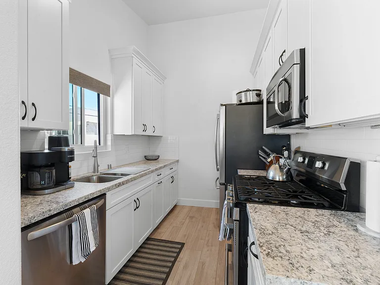 1522 Diamond St #C — Photo 7