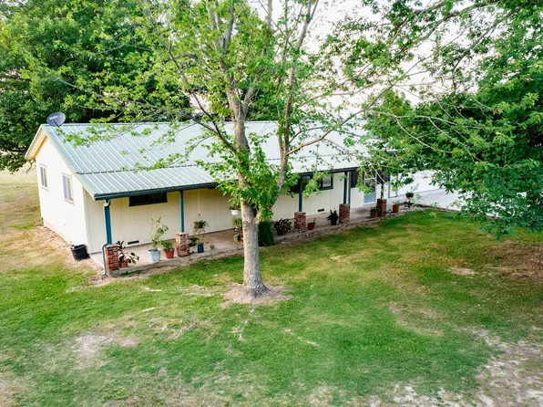 11185 E 1500 Road, Stockton, MO 65785