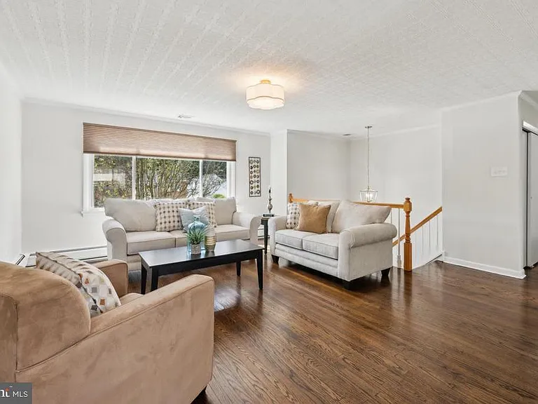 747 Hedy Ave — Photo 5