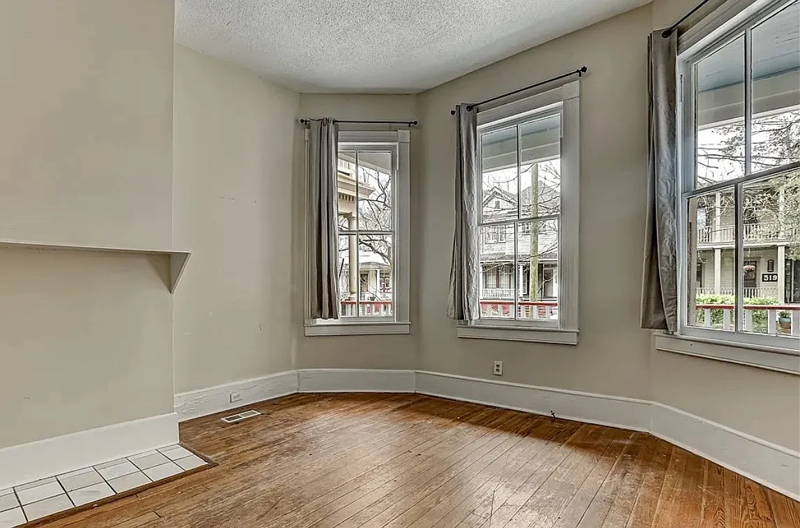 Building Photo - 518 E Waldburg St #B