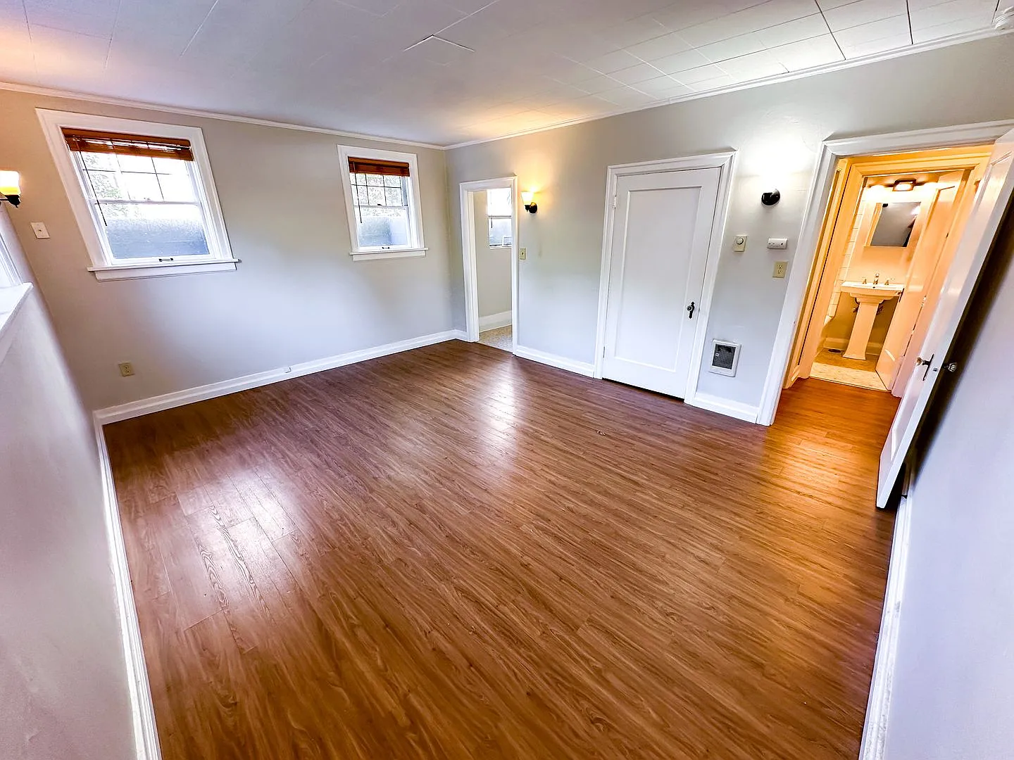 Terry Anne Apartments — Photo 2