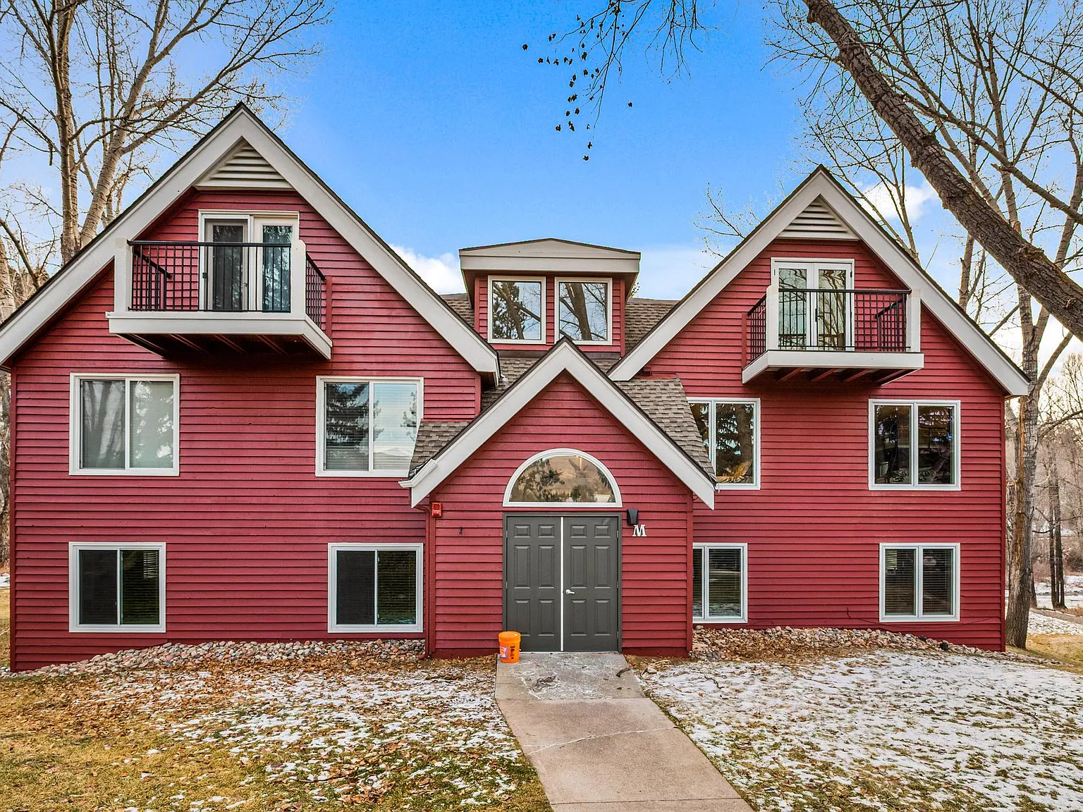 3 bed, $4,800 — Photo 1