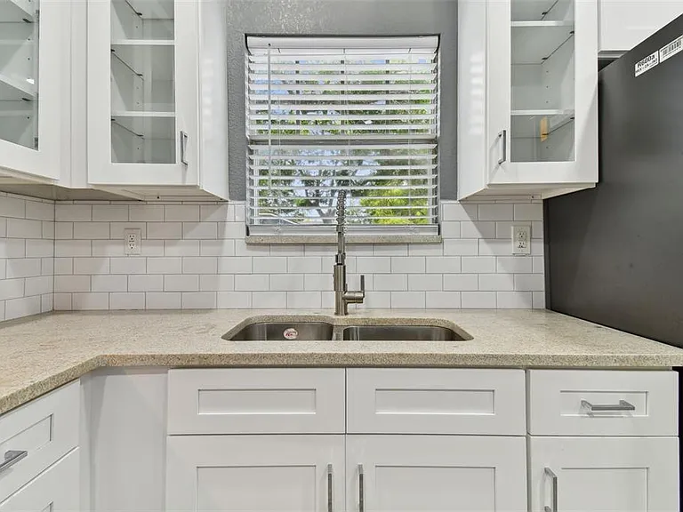 6810 N Navin Ave — Photo 57