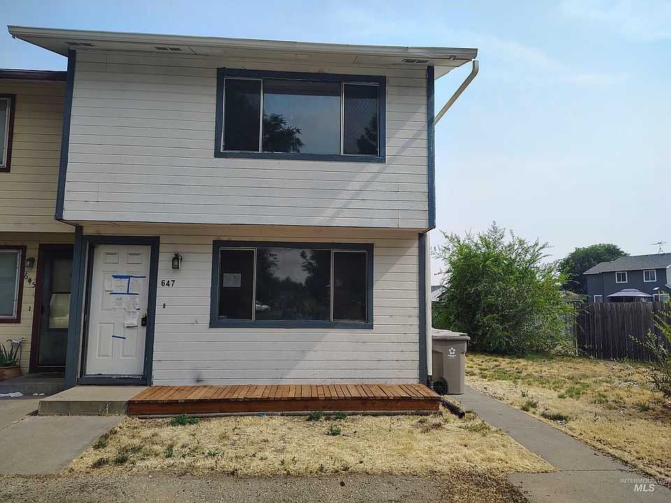1st image of 647 Brookside Ct