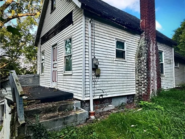 401 N Jackson St, Evans City, PA 16033