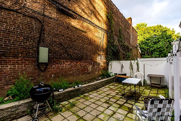 Rented by EXR | media 18