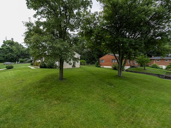 4th image of 507 Rosary Dr