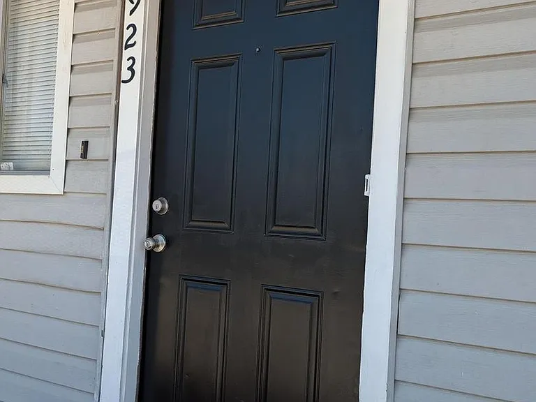 915 S 15th St — Photo 15