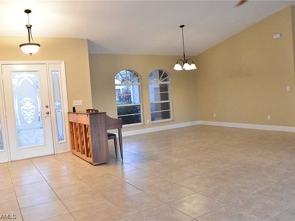3rd image of 4626 SW 23rd Ave