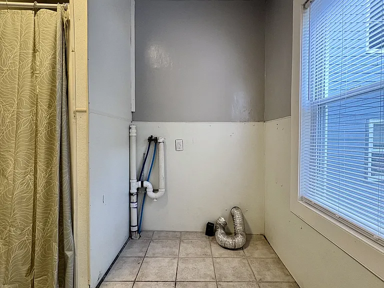 27 Spring St #2 — Photo 9