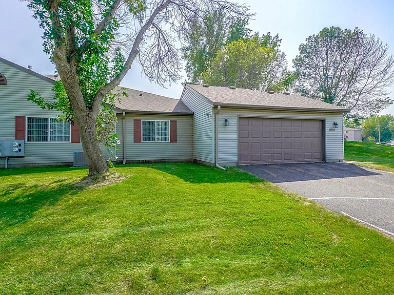 1300 Carriage Dr #A — Photo 5