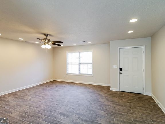3rd image of 103 S Circle Dr