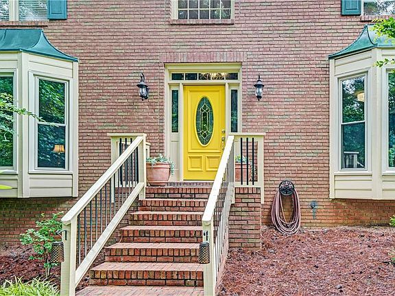 3rd image of 2722 Innsbruck Ln