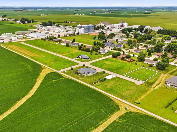 39 S 4th St, Houghton, IA 52631