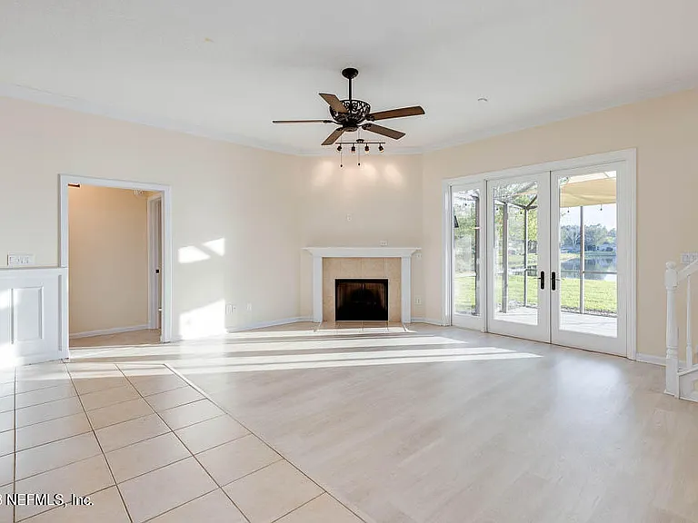 813 W American Eagle Dr — Photo 13