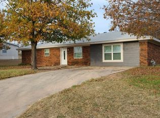 703 E Wilbarger St, Bowie, TX 76230