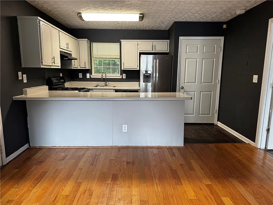 2023 Sitser Ln