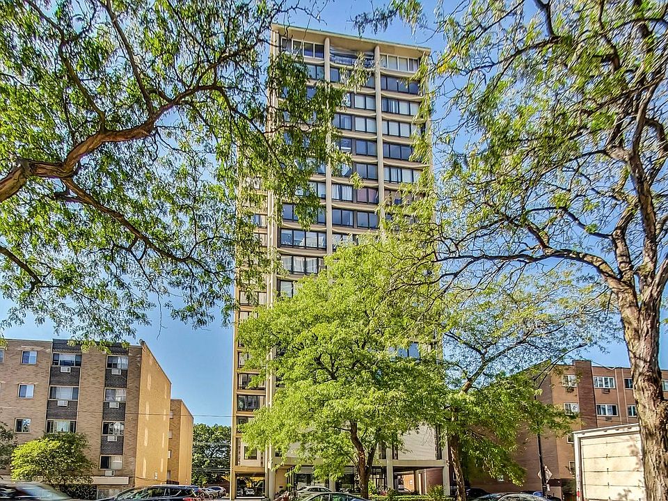 1st image of 5740 N Sheridan Rd APT 12E