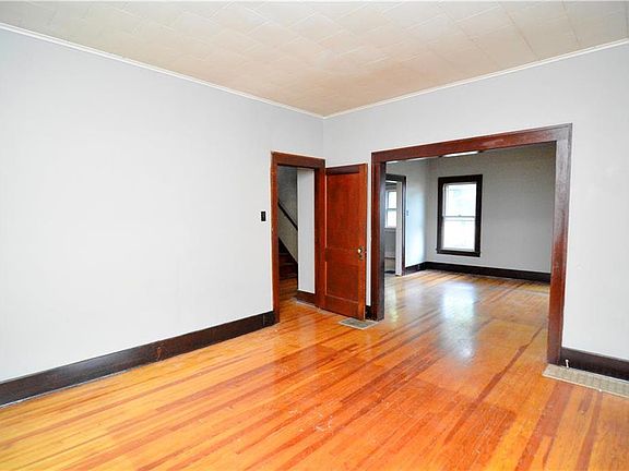 5th image of 3536 Easton Ave
