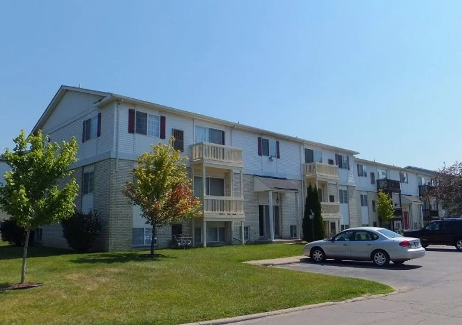 Sterling Pointe Apartments — Photo 4