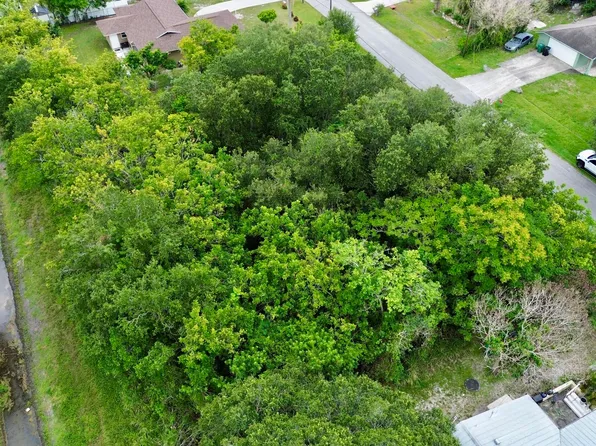 441 SW Lucero Drive SW, Port St Lucie, FL 34983