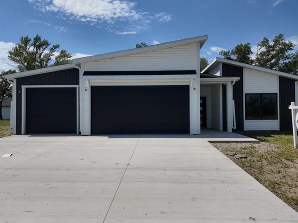 612 Koenig Dr, Bismarck, ND 58501