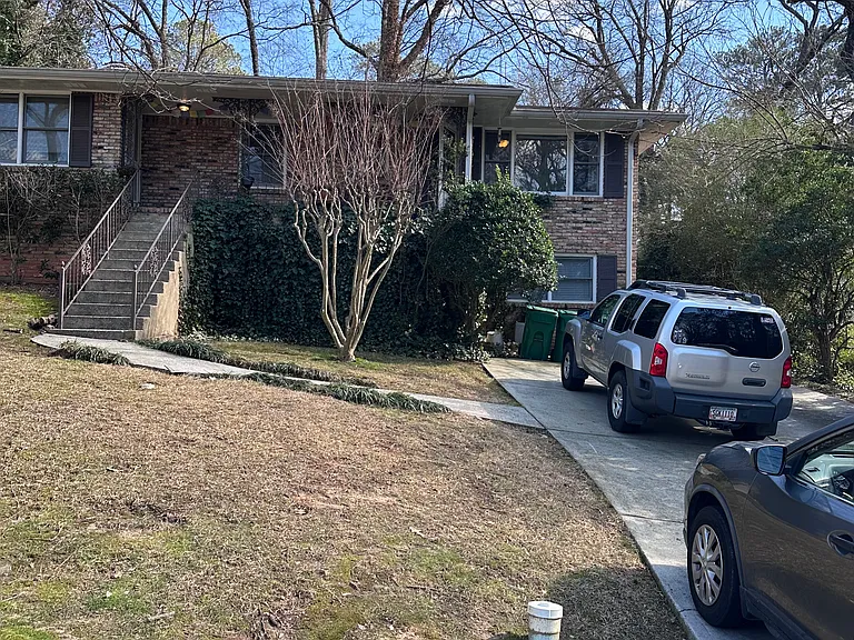 1135 Arlington Pkwy NE — Photo 17