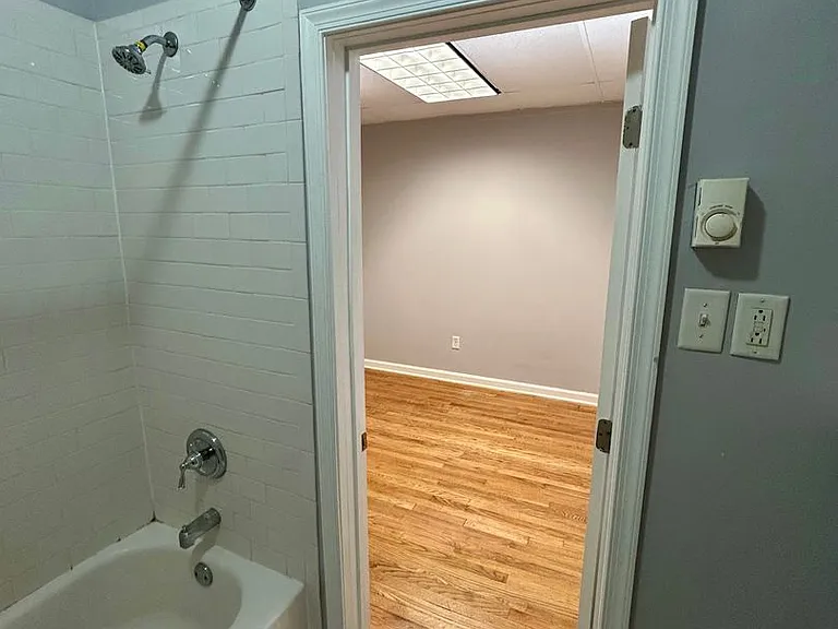 For Rent: Urban Luxury at 914 N. Charles St Your City Lifestyle Awaits! — Photo 23