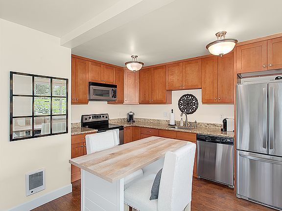 2nd image of 115 100th Ave NE APT 105