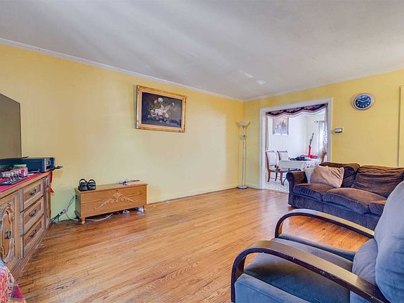 5th image of 2431 92nd St