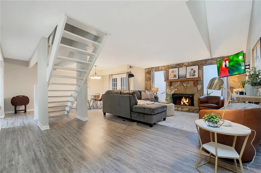 2 bed, 2.5 bath, 1428 sqft, $3,950 — Photo 1