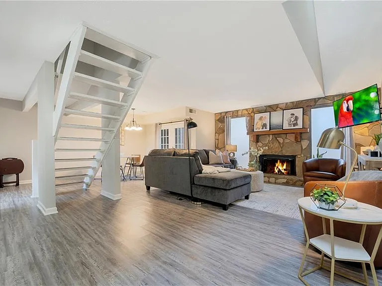 Pam Ln SW — Photo 1