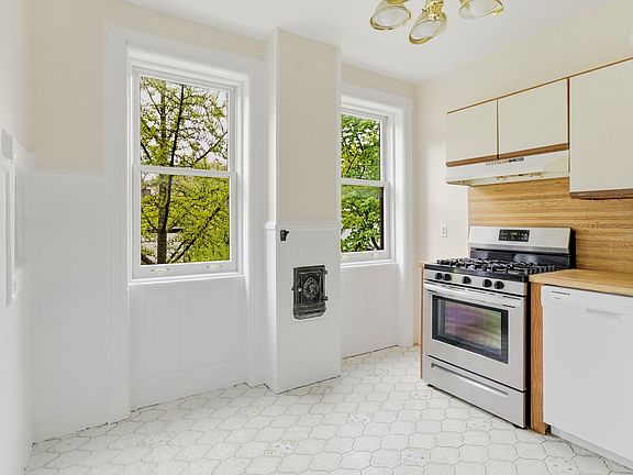 3rd image of 37 Willow St #4