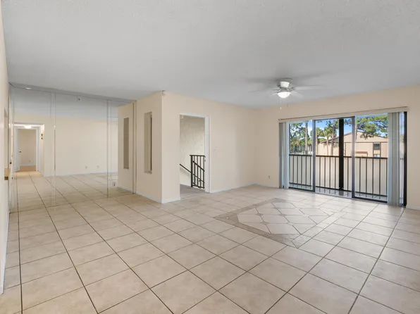 706 Sunny Pine Way #E2, Greenacres, FL 33415