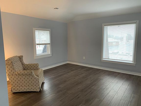 3rd image of 1703 Pine Grove Ave