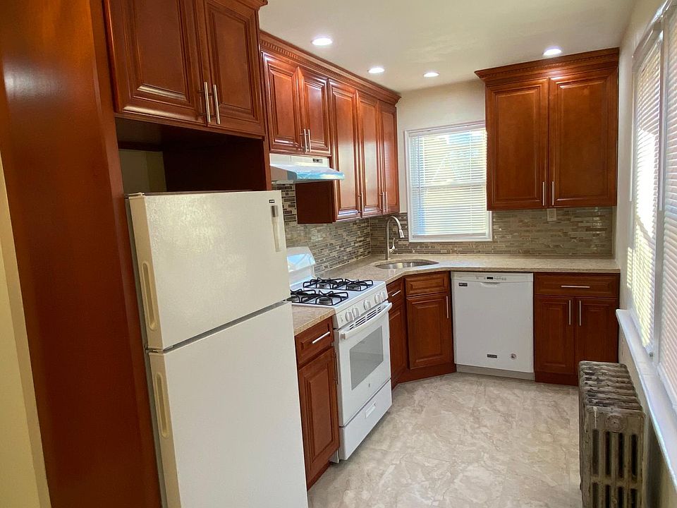 1st image of 5722 162nd St Floor 2/3