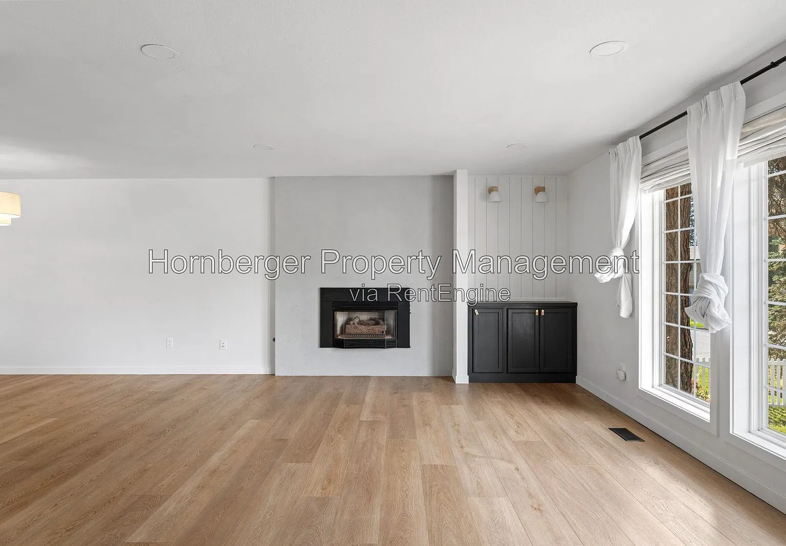 4 bed, 3.0 bath, 2424 sqft, $3,295 — Photo 4