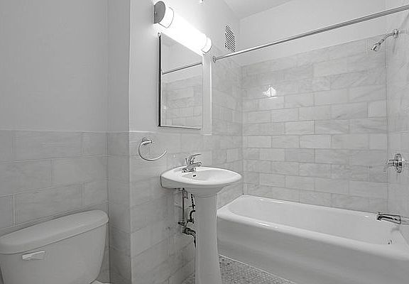 3rd image of 160 W 71st St APT 5M