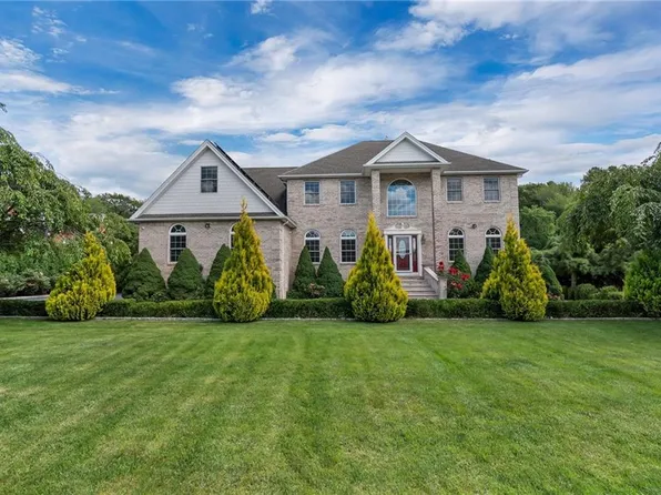 18 Steeple Ln, Lincoln, RI 02865