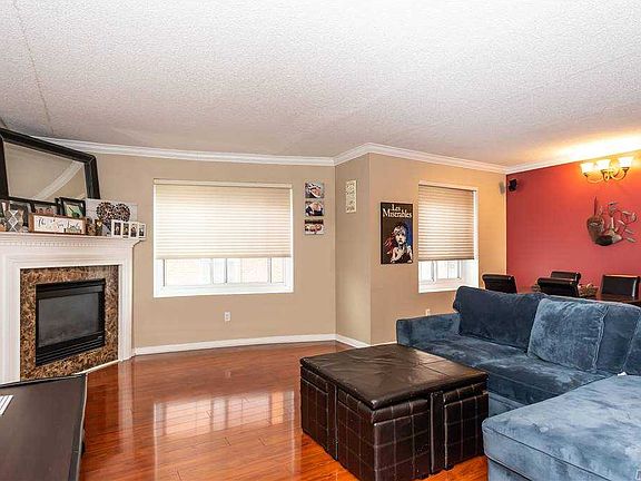 4th image of 242 Maple Ave