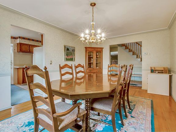 5th image of 10 Lyn Oak Ln