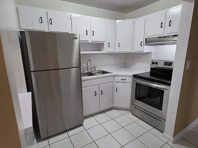 1150 NE 17th Ct — Photo 6