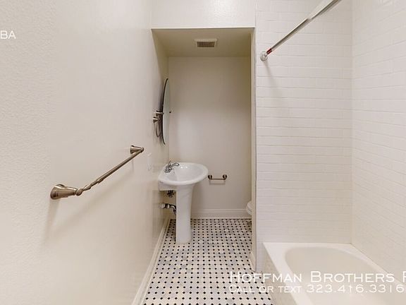 2nd image of 752 S Mariposa Ave #204A
