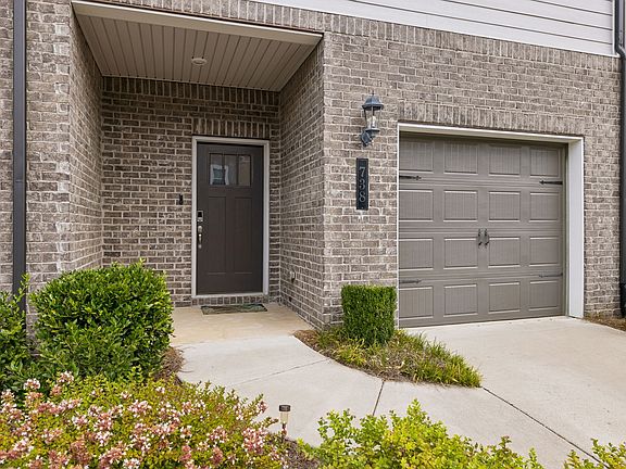 3rd image of 738 Prairie View Dr